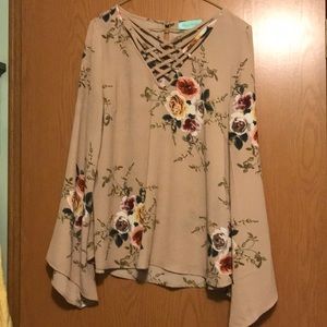 Filly flair bell sleeve floral top!